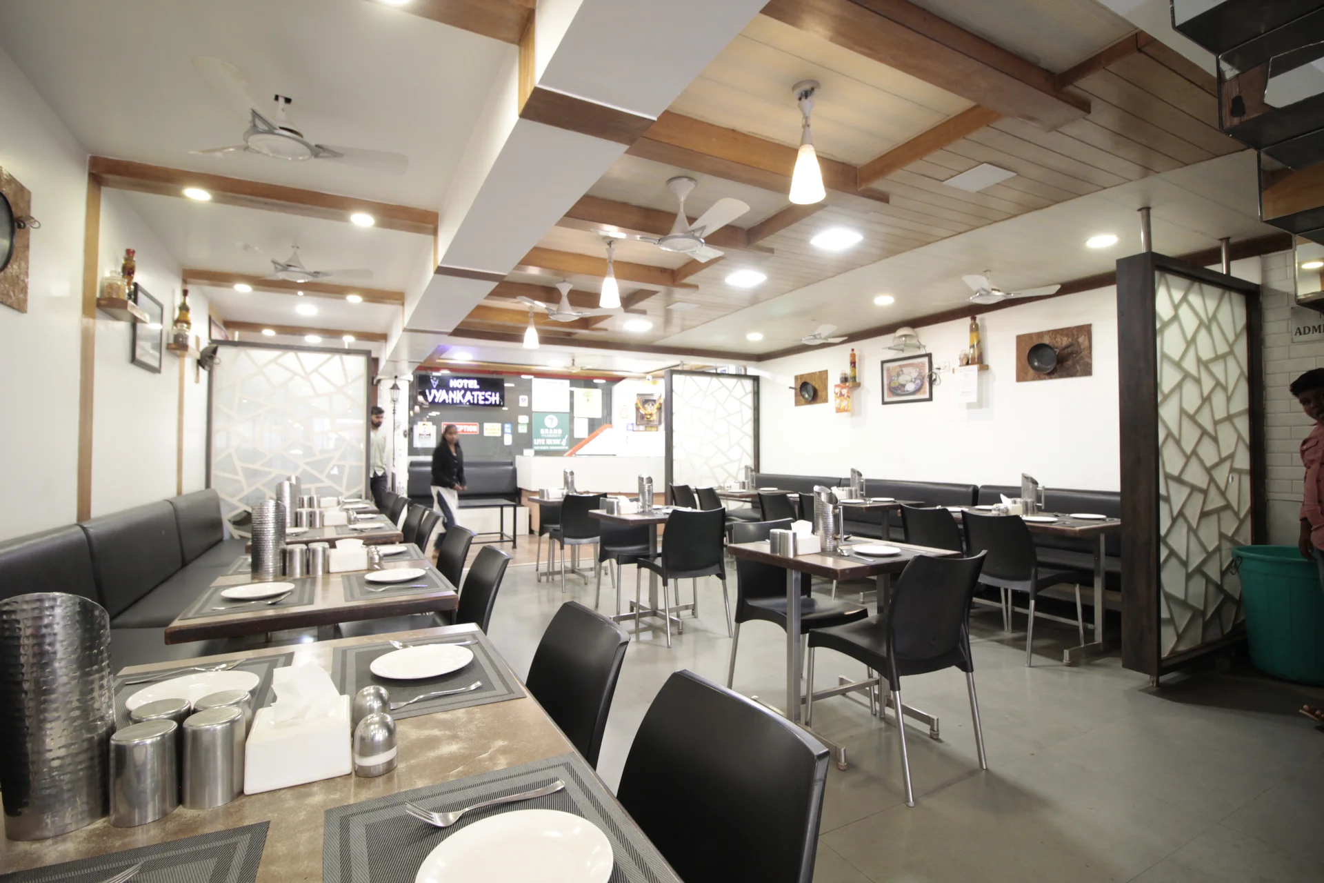 Pure-vegetarian restaurant interior at Hotel Vyankatesh, Mahabaleshwar