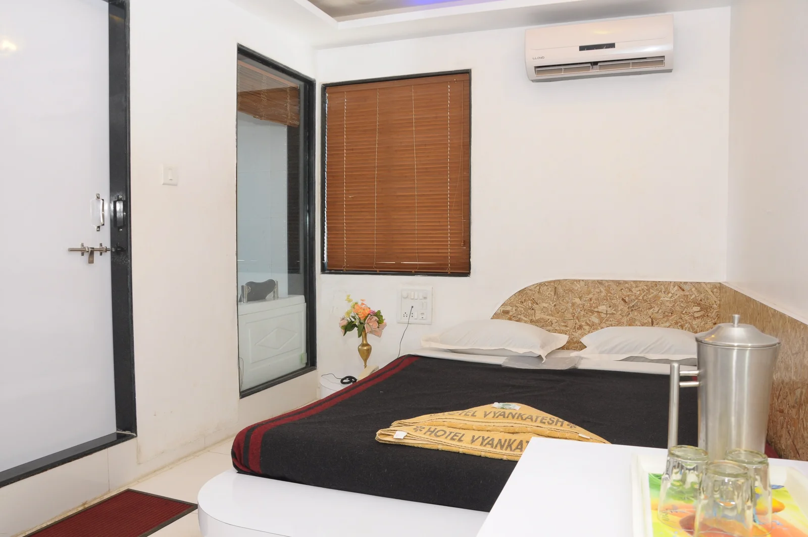 Executive AC Room (Ground Floor) at Hotel Vyankatesh