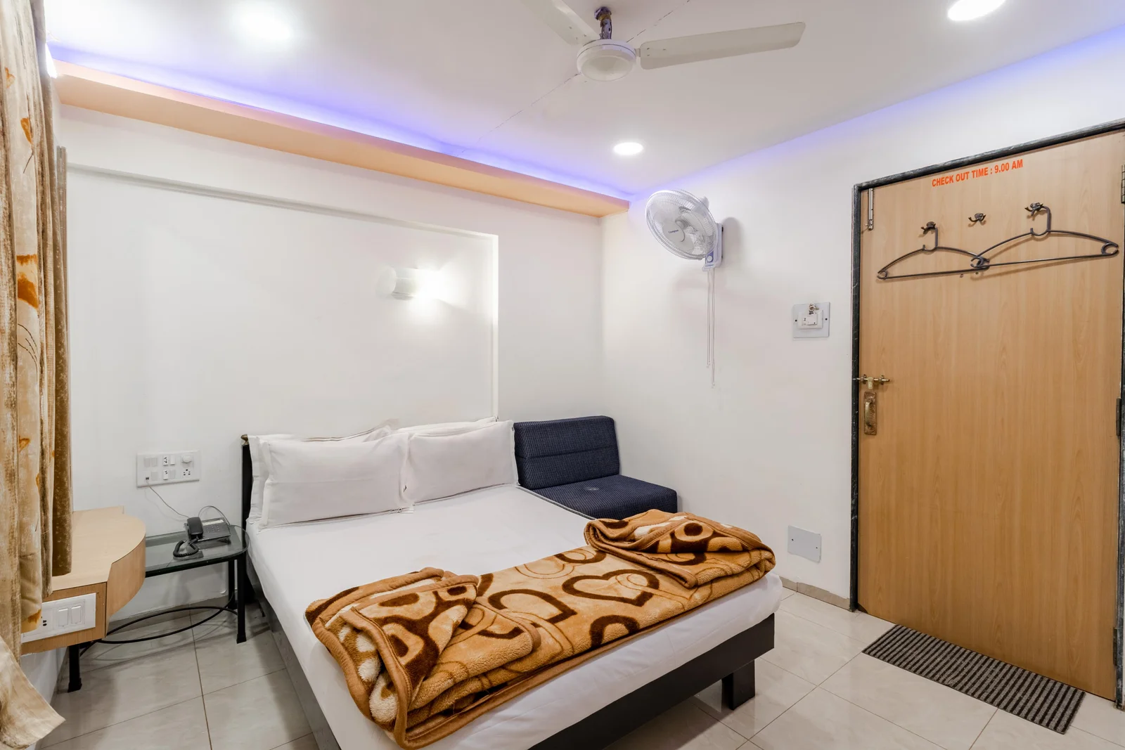 Family Deluxe Room Non AC at Hotel Vyankatesh