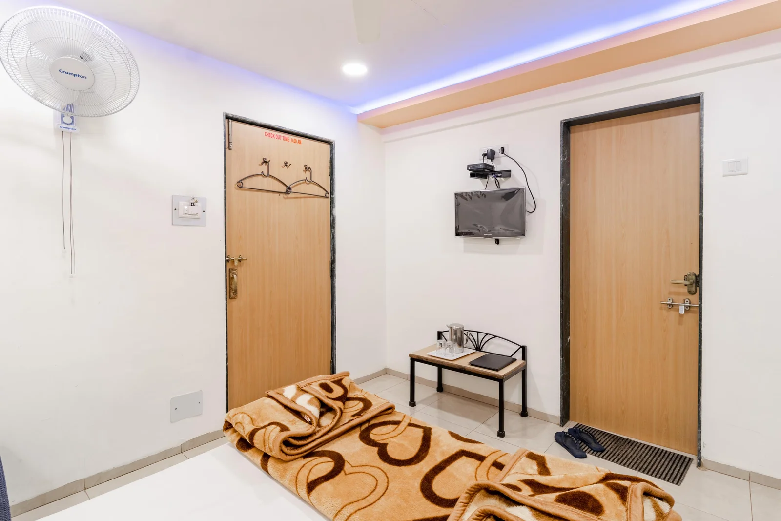 Family Deluxe Room Non AC at Hotel Vyankatesh