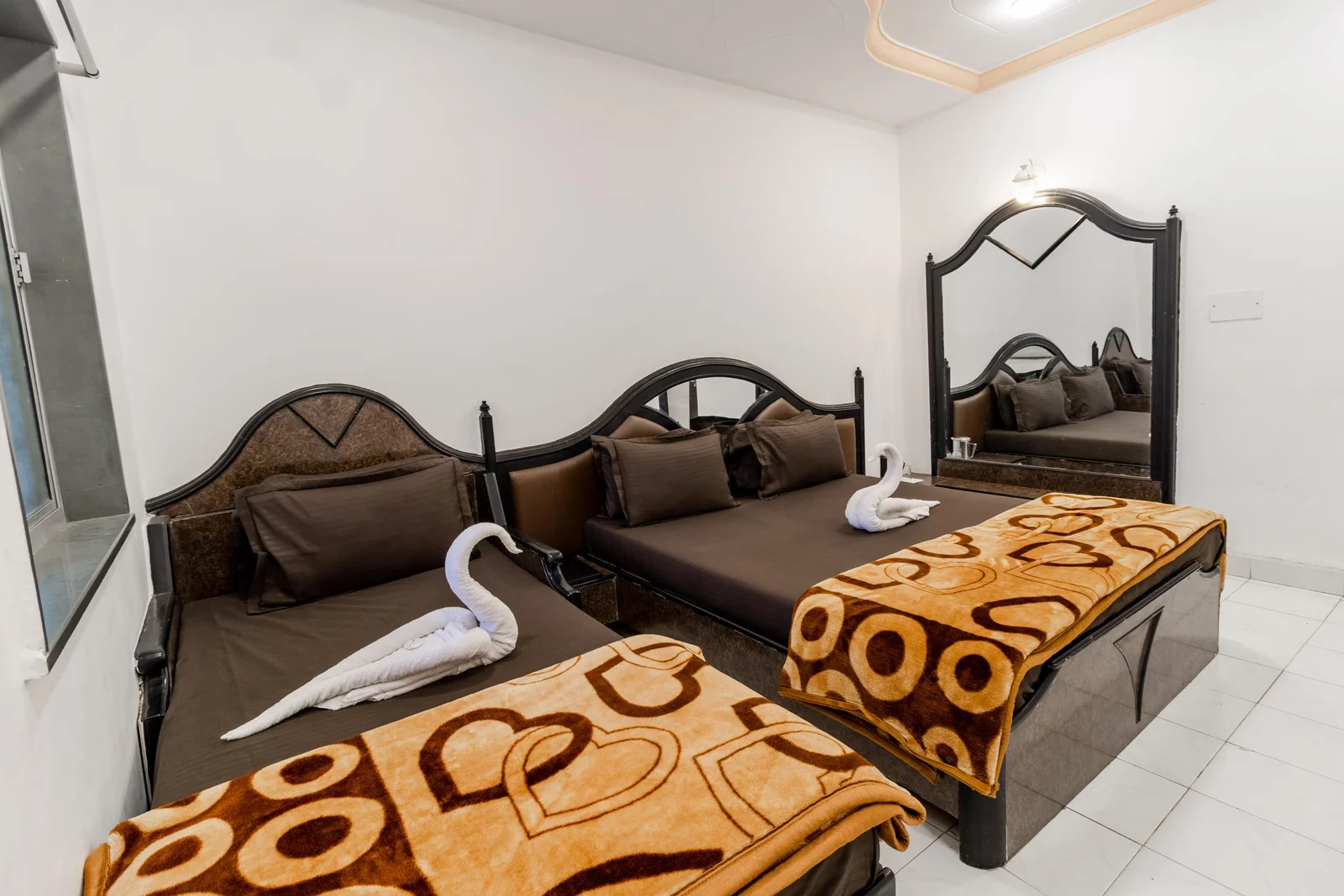 Family Deluxe Room Non AC at Hotel Vyankatesh