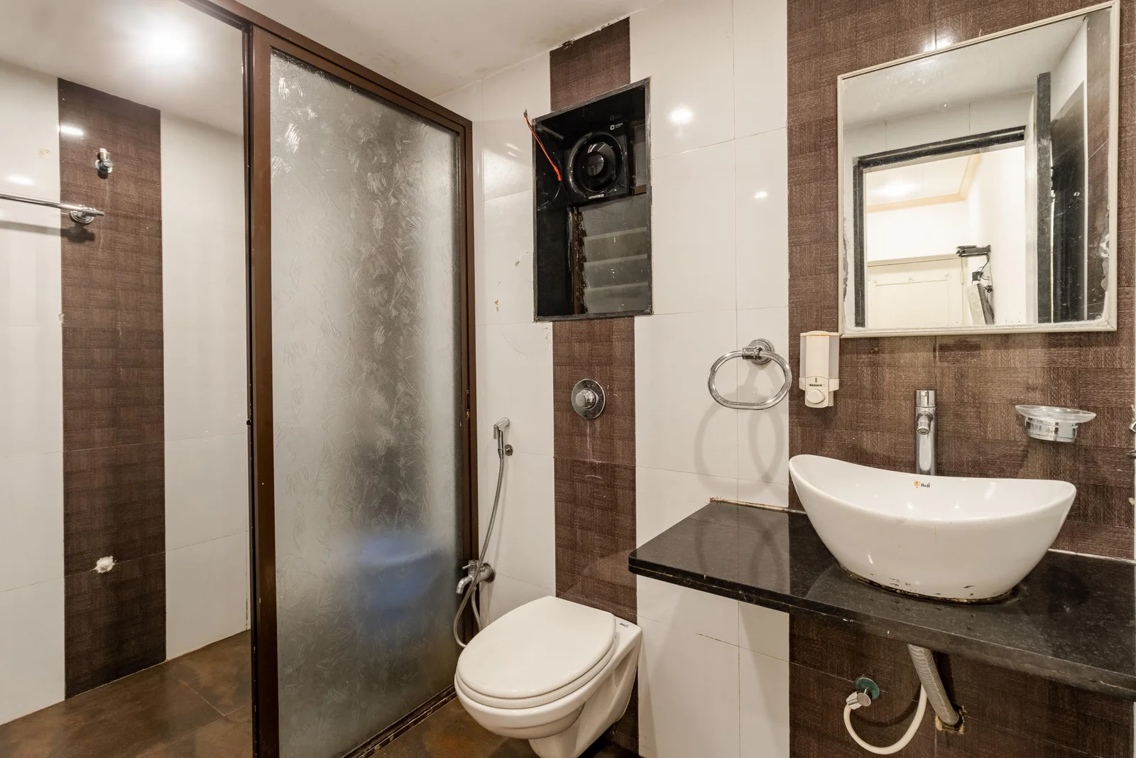 Family Deluxe Room Non AC at Hotel Vyankatesh