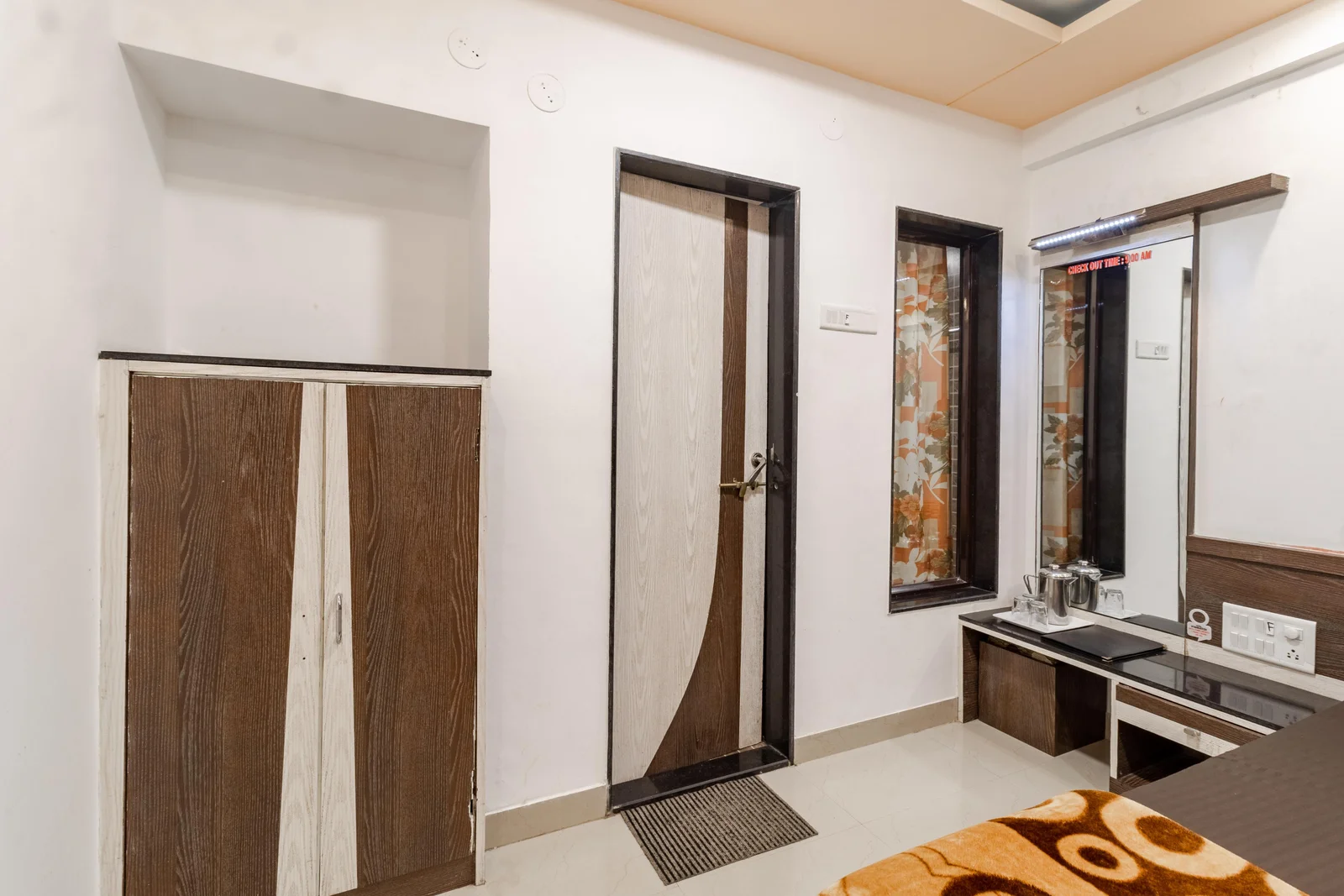 Family Deluxe Room Non AC at Hotel Vyankatesh