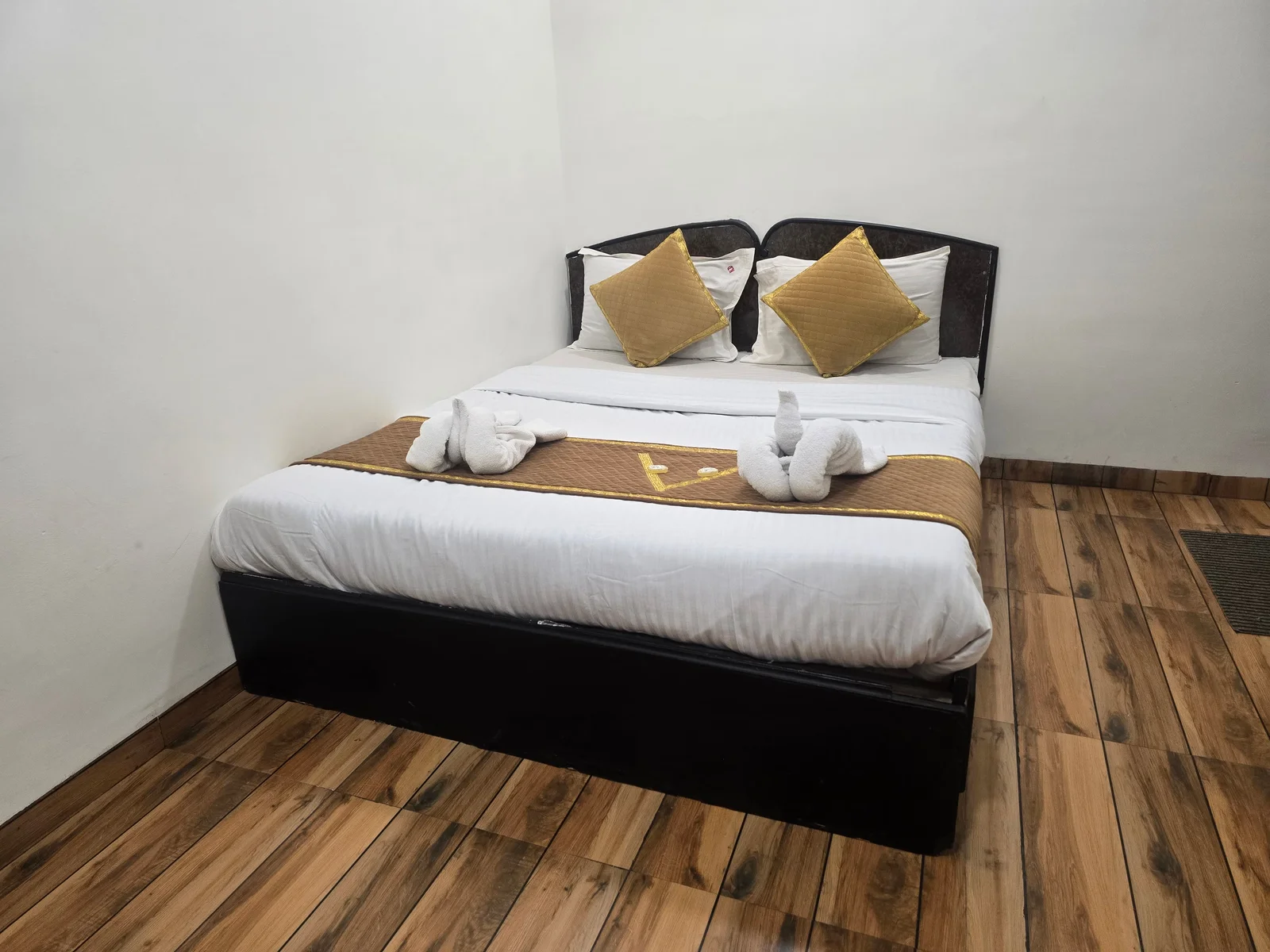 Jacuzzi Bathtub Suite AC at Hotel Vyankatesh
