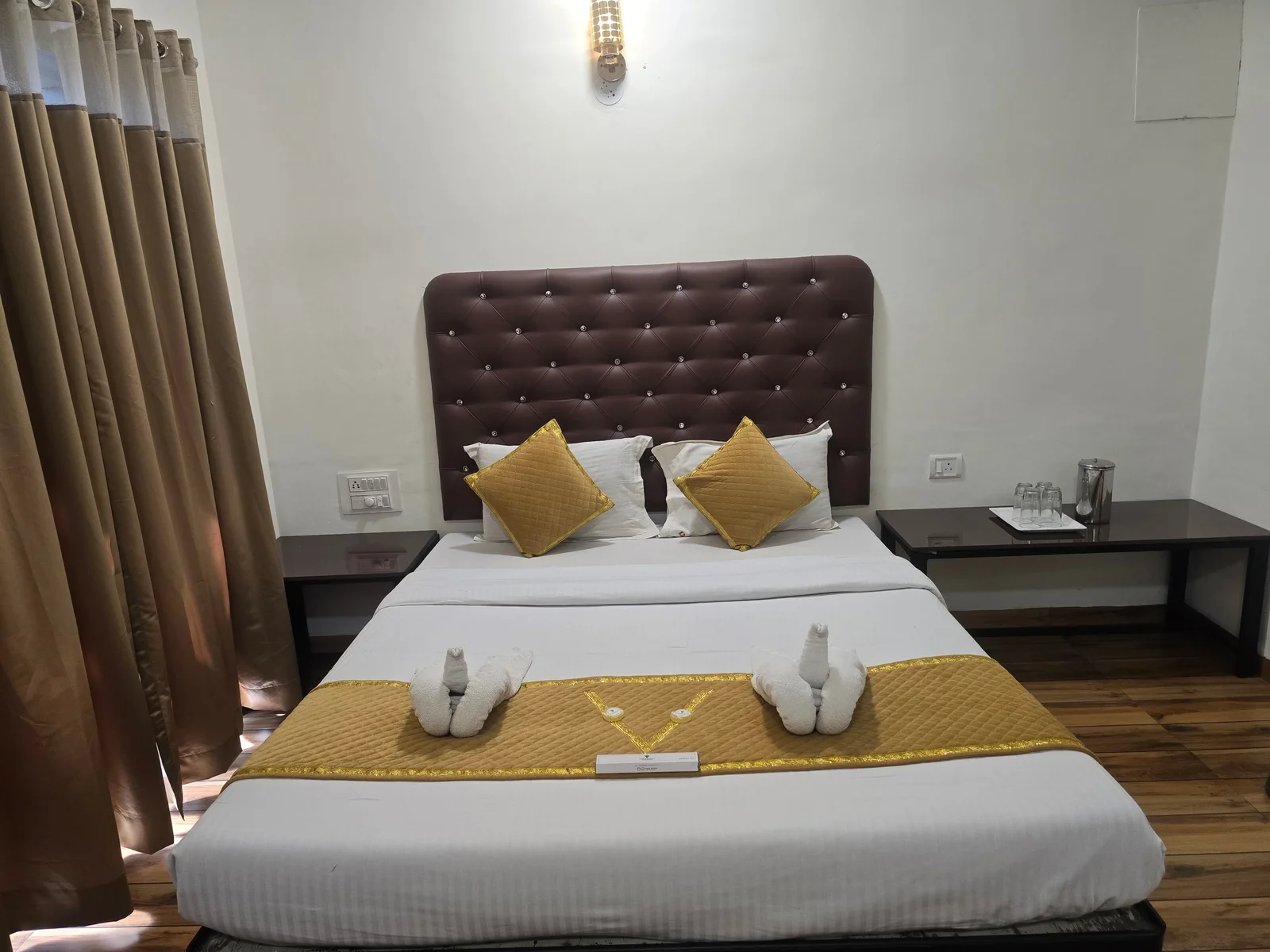 Jacuzzi Bathtub Suite AC at Hotel Vyankatesh