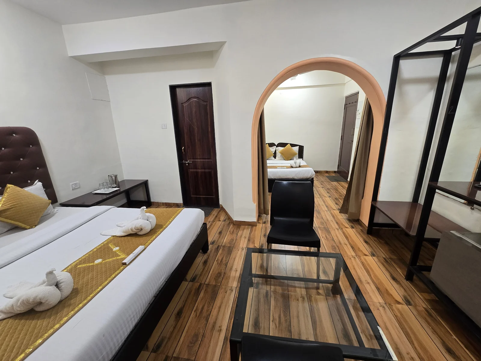 Jacuzzi Bathtub Suite AC at Hotel Vyankatesh