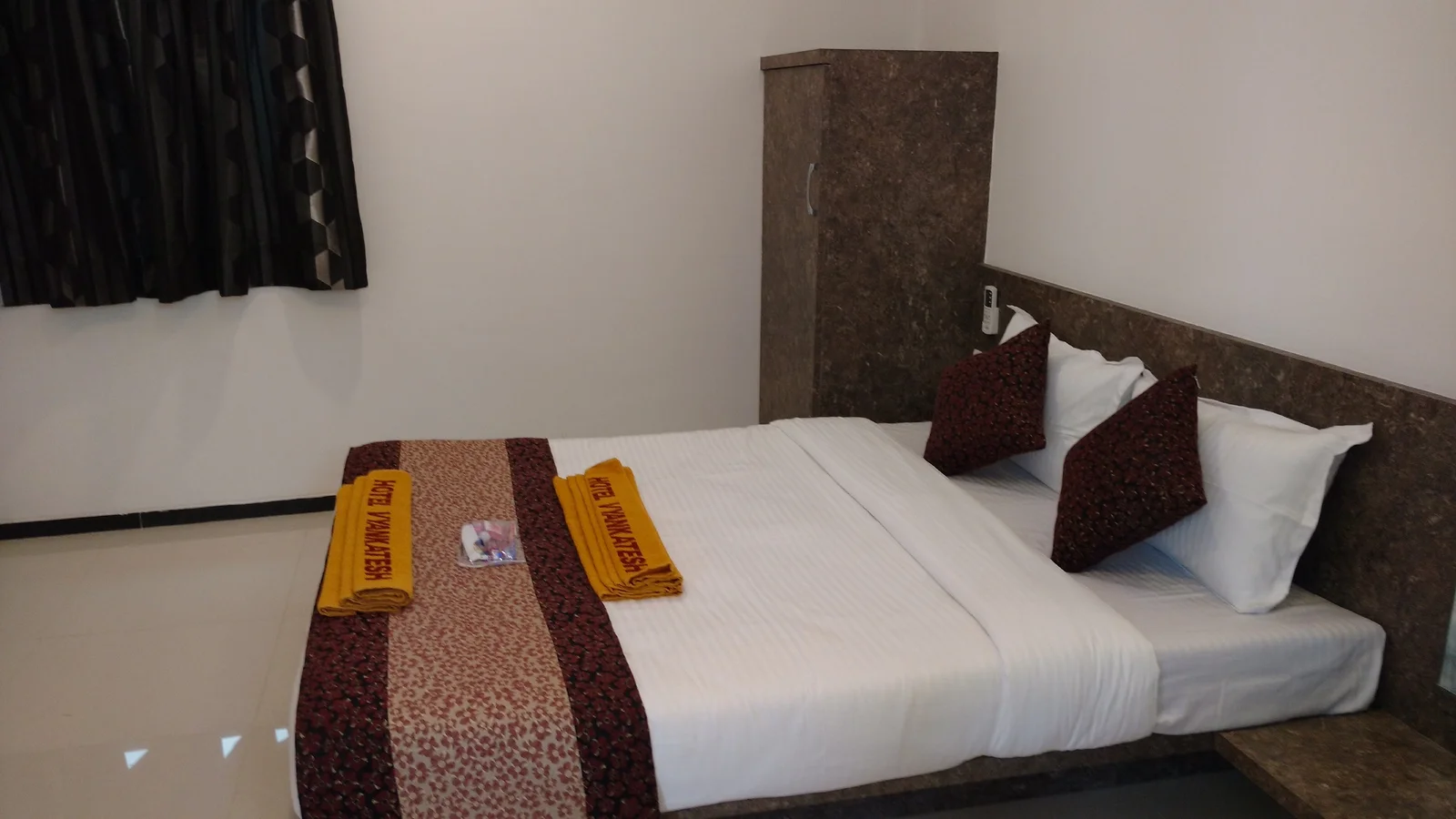 Super Deluxe Room with AC at Hotel Vyankatesh