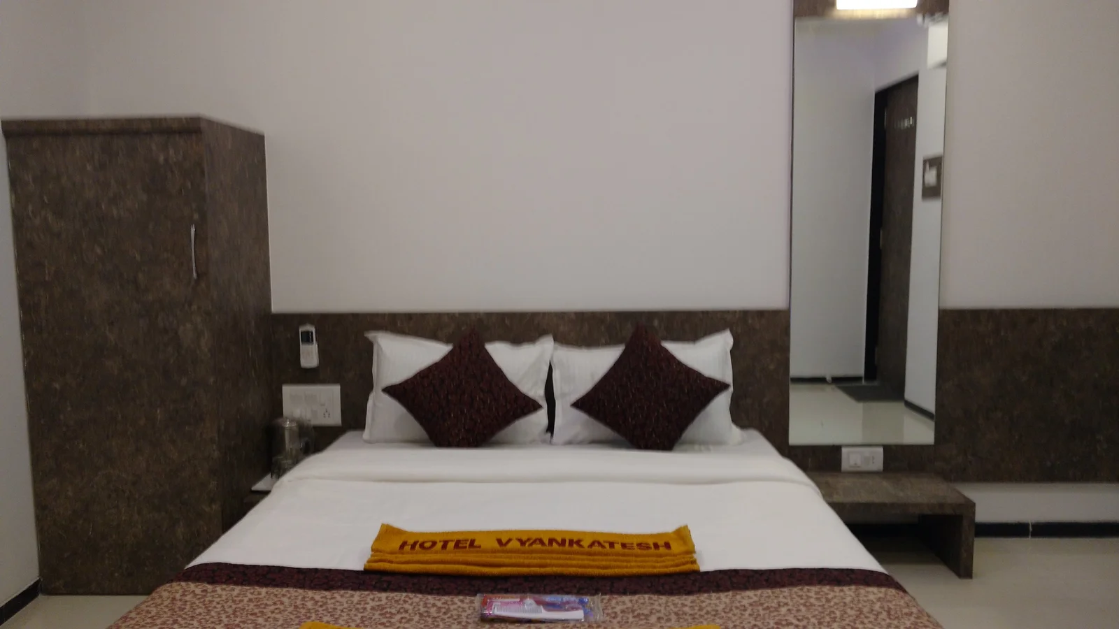 Super Deluxe Room with AC at Hotel Vyankatesh