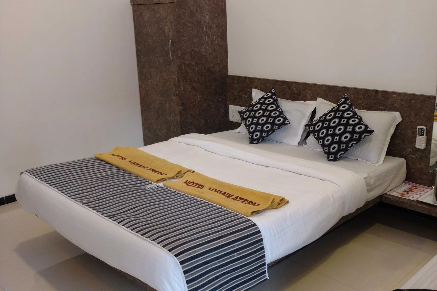 Super Deluxe Room with AC at Hotel Vyankatesh