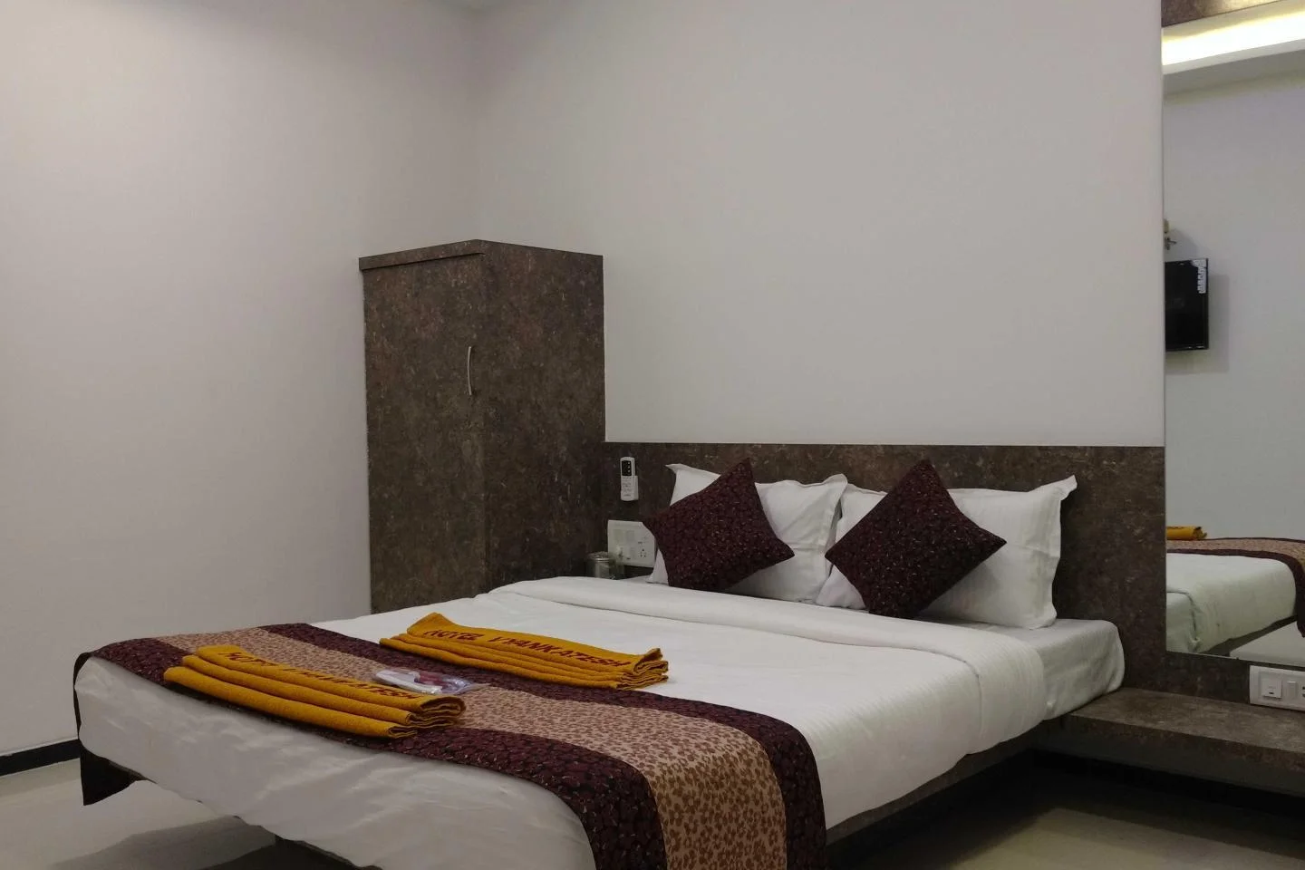 Super Deluxe Room with AC at Hotel Vyankatesh