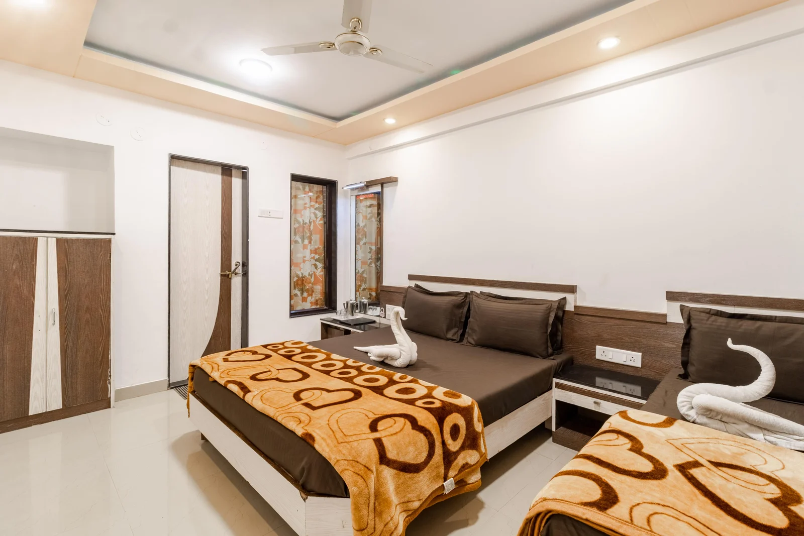 Family Deluxe Room Non AC at Hotel Vyankatesh
